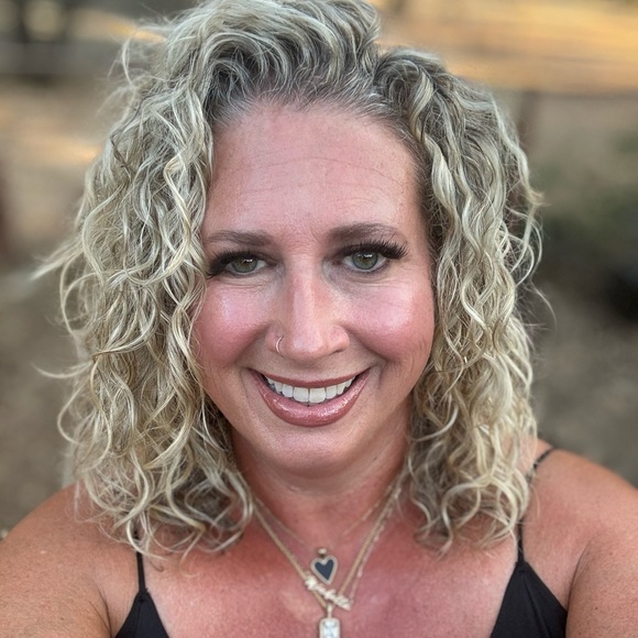 Meet your Posher, Michelle - Picture 1 of 5